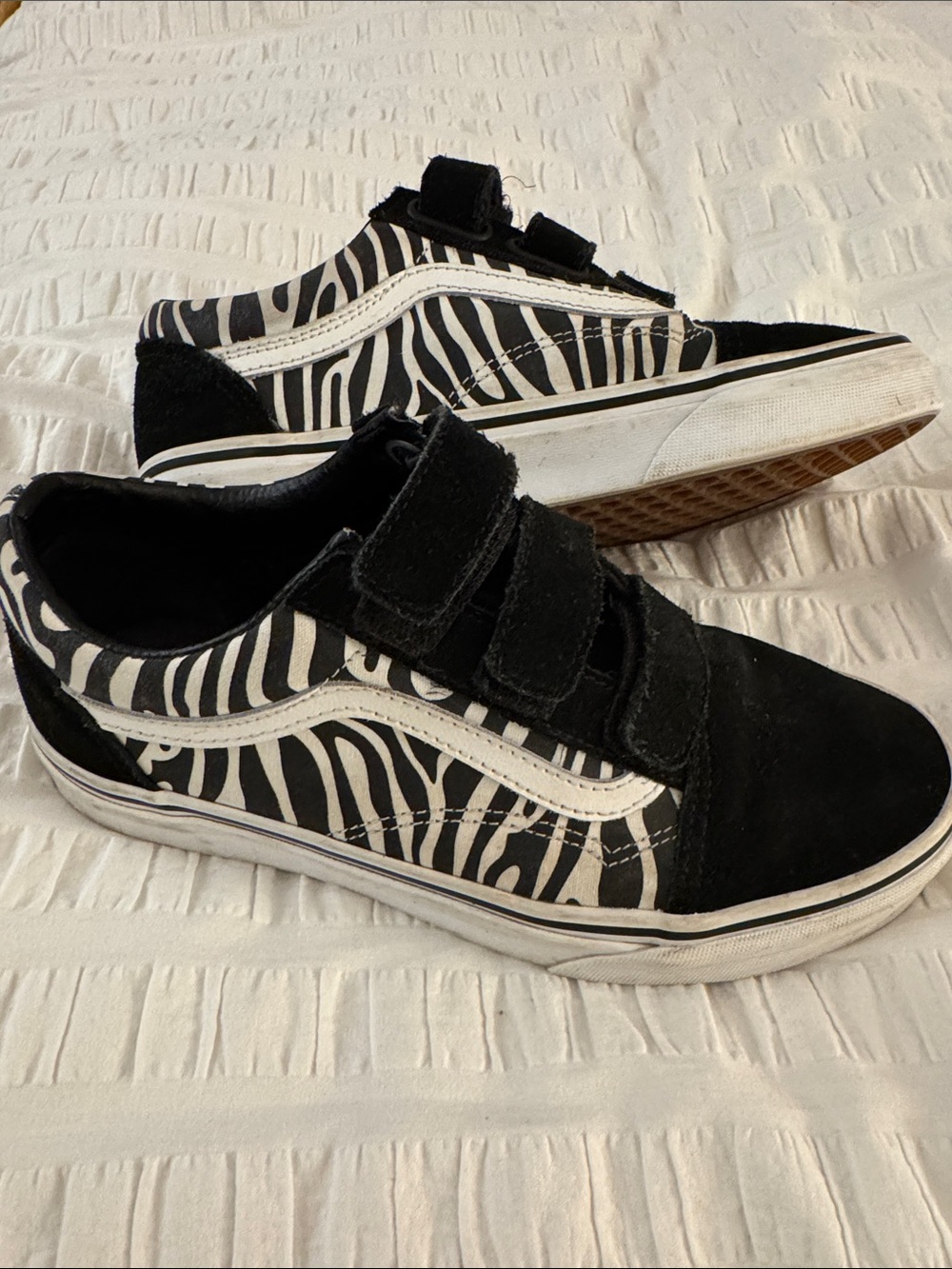 Vans women’s/unisex Black and White Zebra Velcro Low-Top Sneakers